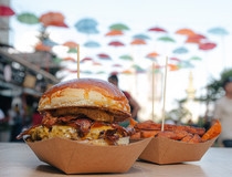 Baš Naš vam servira nagrađivane burgere i dosad neviđene street food zalagoje