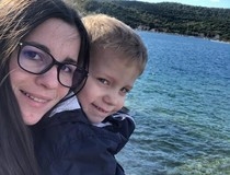 Odrasla je bez roditelja, a sada joj je obitelj svetinja