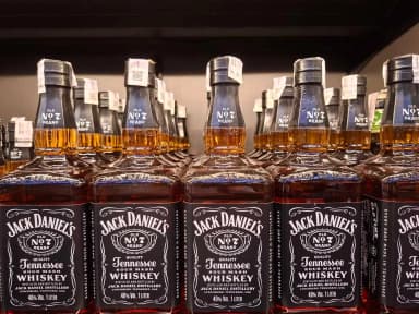 Brown-Forman prijavio pad prihoda u prvom kvartalu