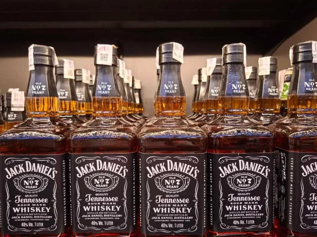 Brown-Forman prijavio pad prihoda u prvom kvartalu
